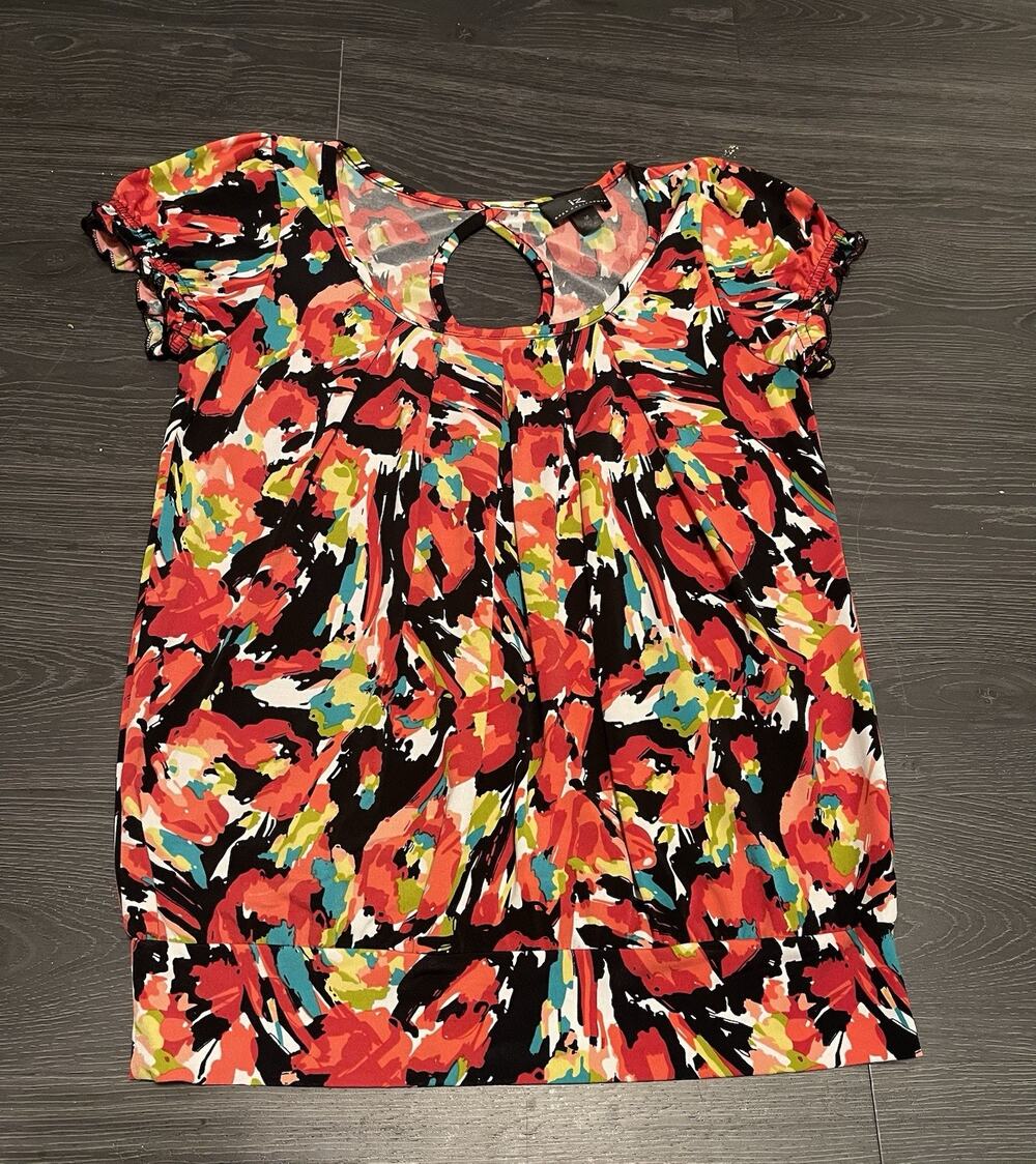Is Buyer California Women’s Floral Blouse Size Medium